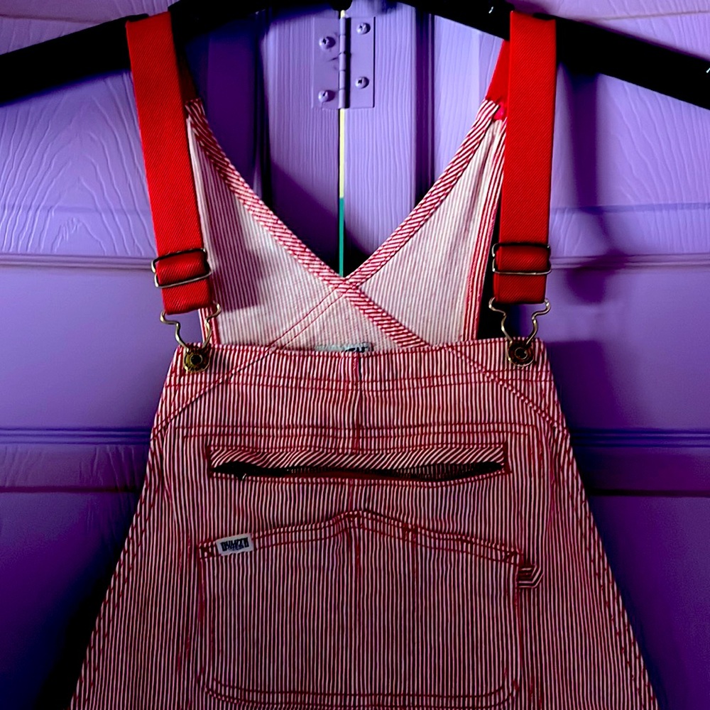 Duluth overalls
Red pin stripe
Adorable